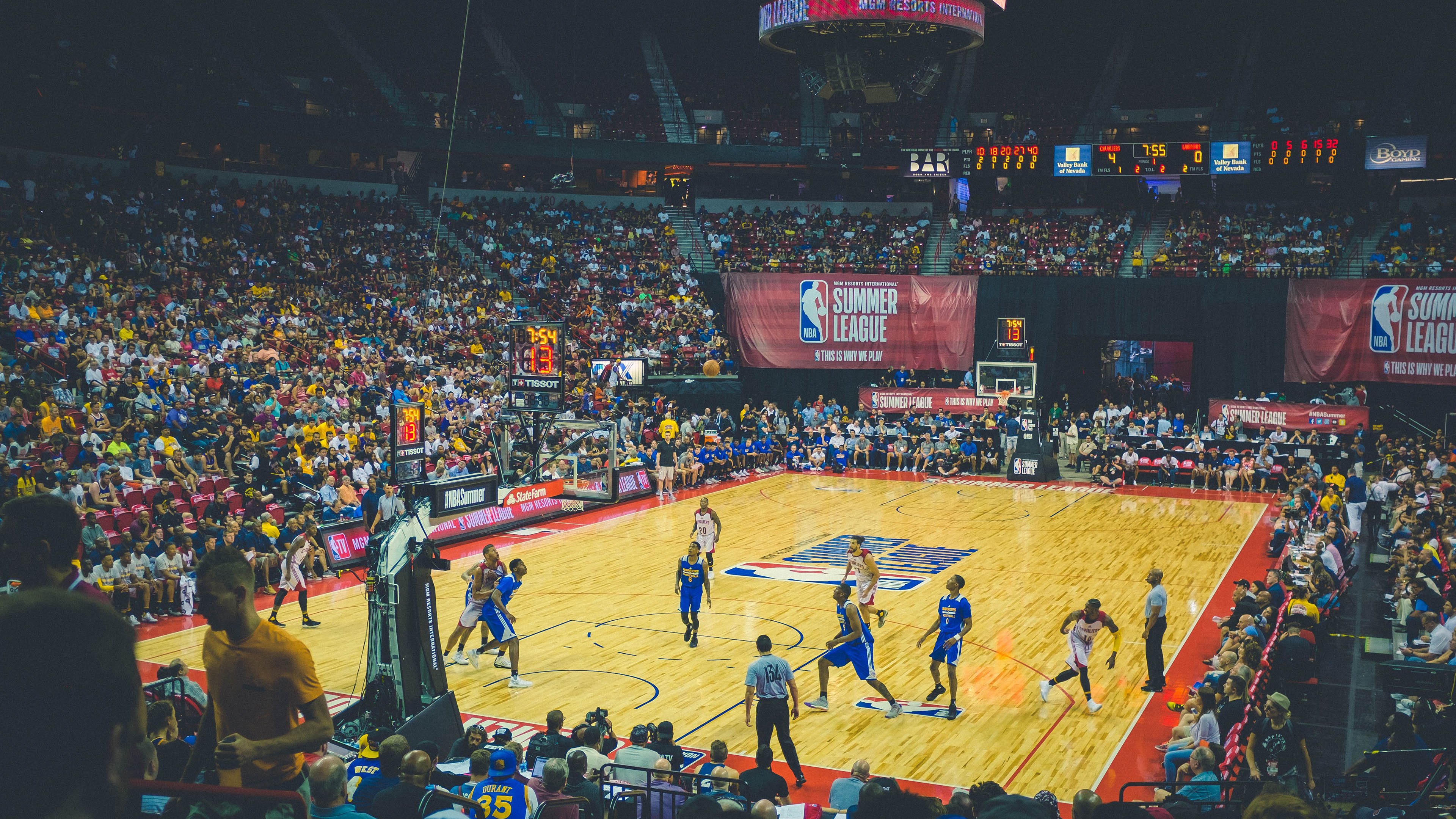 马克西化身防守铁闸，凯尔特人团队篮球轻取广厦